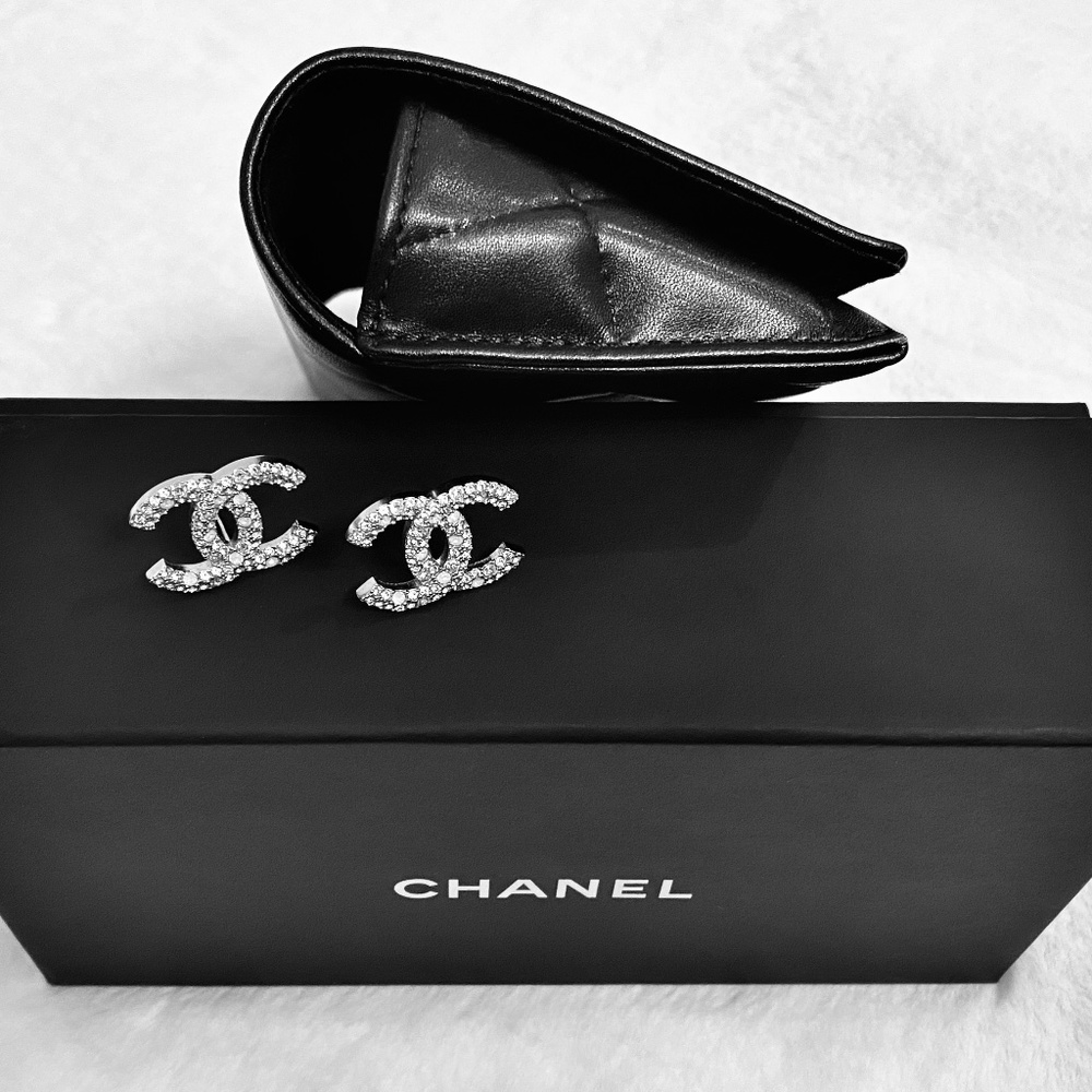 CHANEL Black Leather Sunglasses Case - Picture 3 of 3